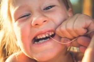 3 Safe Ways to Pull a Baby Tooth